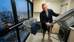 O truque dos 3 cestos que organiza a lavanderia e evita roupa manchada