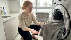 Toalha que fica áspera como lixa: 4 causas comuns que quase ninguém percebe