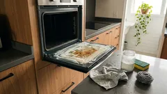 Como limpar o vidro do forno com bicarbonato e deixar transparente de novo