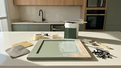 Como pintar armários de cozinha e deixar com cara de novo sem gastar uma fortuna