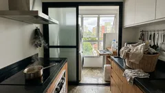 Como separar cozinha e lavanderia em espaços pequenos sem perder luz e ventilação