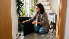 Como proteger a árvore de Natal de crianças e pets sem perder a beleza